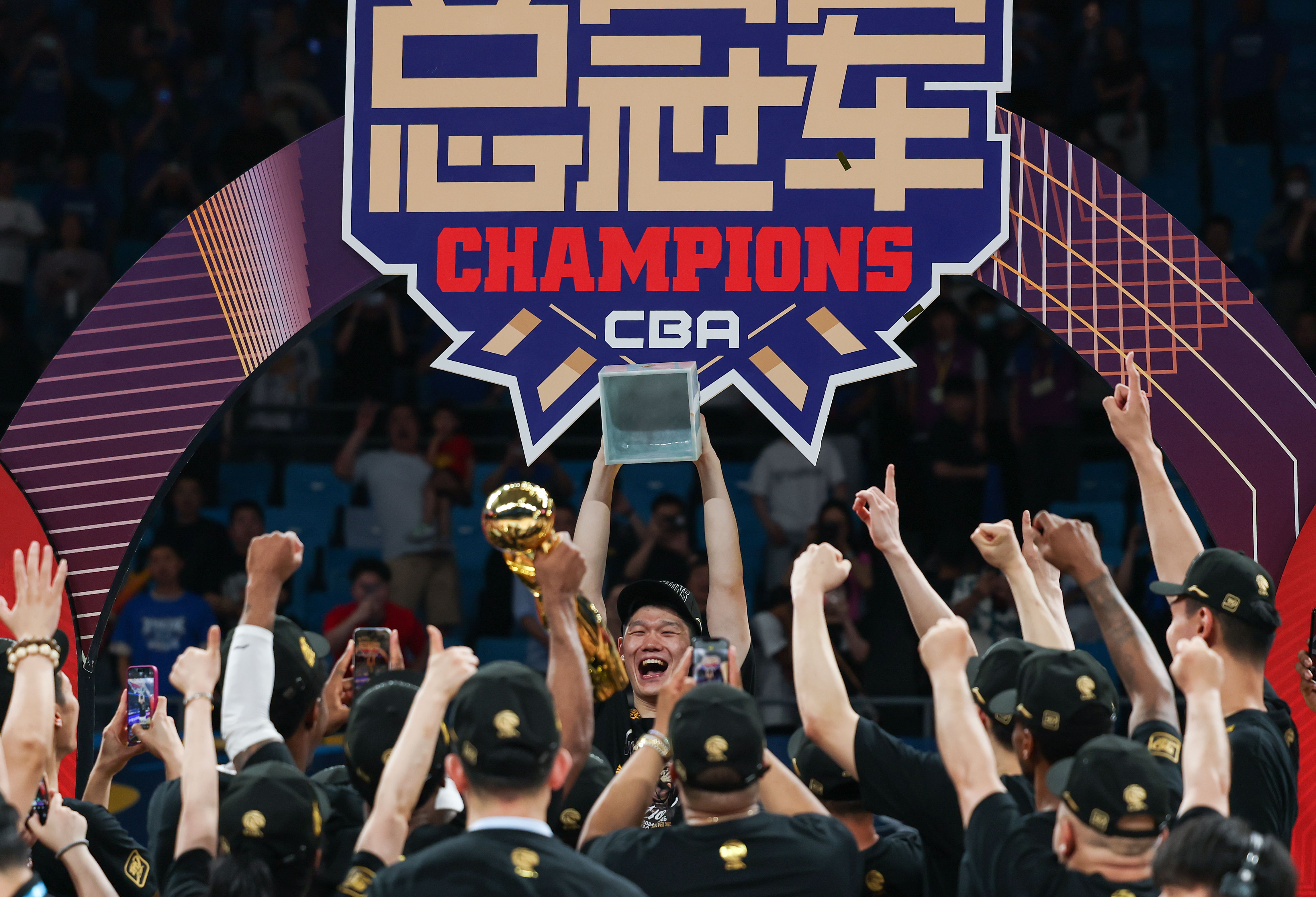 包含浙江队逆转掘金，易建联关键制胜的词条