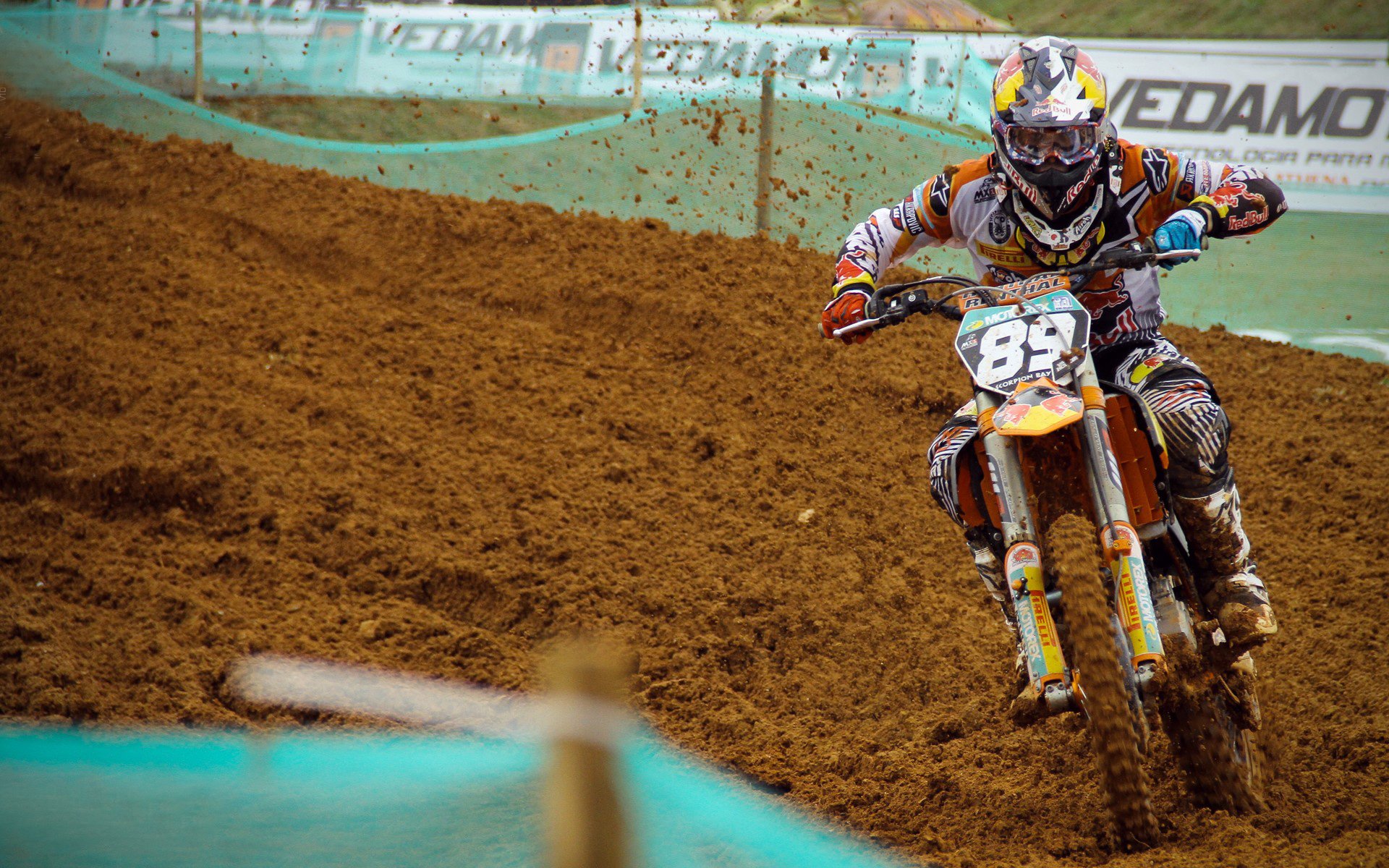 运筹于方寸之间的压哨绝杀，驰骋于绿茵场上的领袖接管，体育世界里，唯一性从不孤独