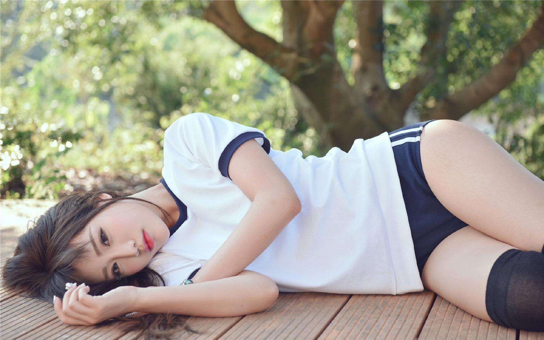 钢铁蓝月 vs 赤红雄狮,一场定义现代足球的虚构对决